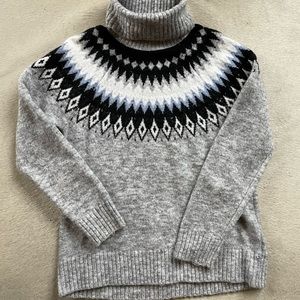 Aspen turtleneck sweater, decorative pattern